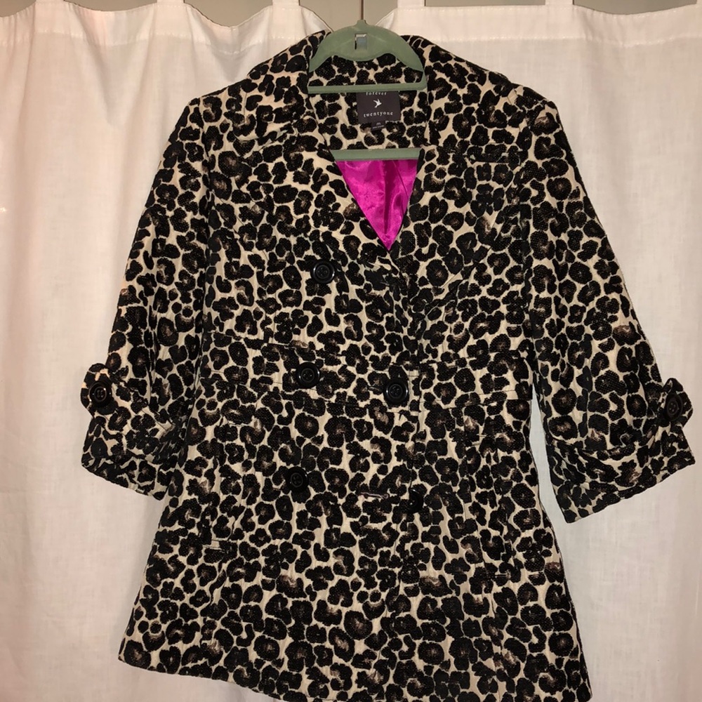 Leopard print 3/4 length sleeve jacket!